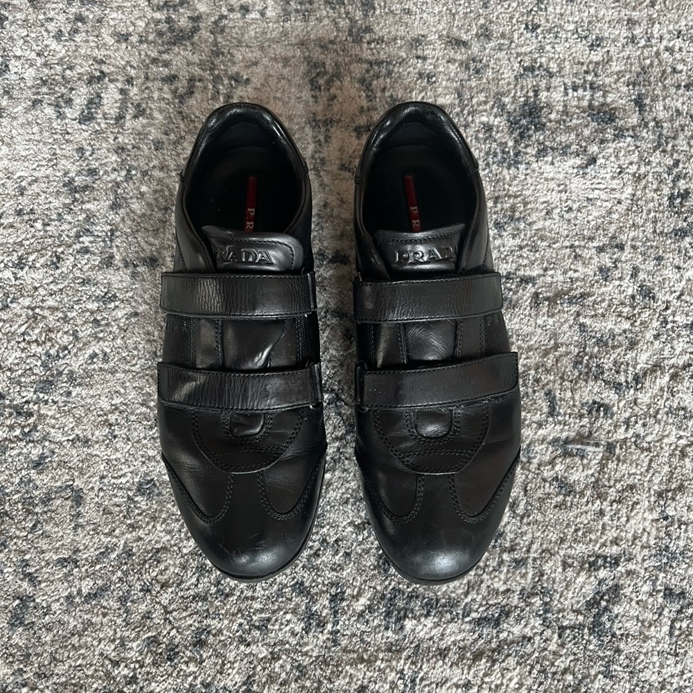 Velcro shoe